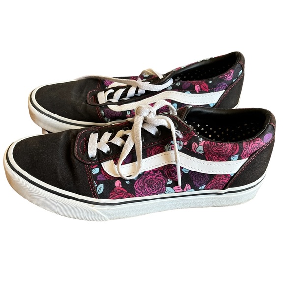 Vans Shoes - Vans woman floral old Skool shoes
